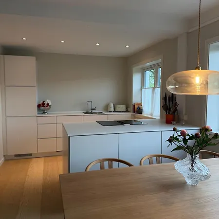 Stylish Near Centre Apartment *